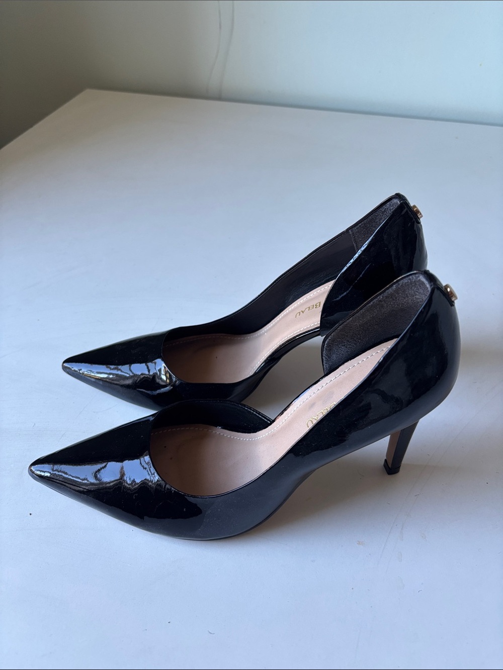 Michele Belau bBlack Patent Pointy Toe Pumps.Shoes made in Brazil. Elegant heel